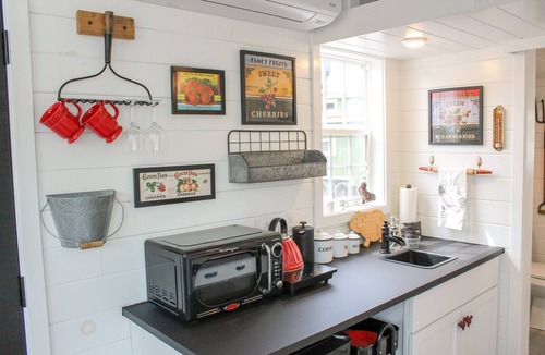 Lakeside Apartment | The Farmhouse - Tiny Digs Lakeshore