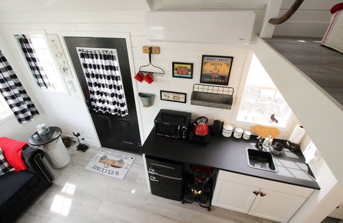 Lakeside Apartment | The Farmhouse - Tiny Digs Lakeshore