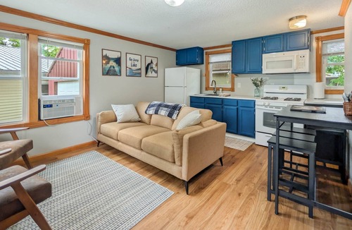 Alexandria House | "The Firefly" at Darling Shores