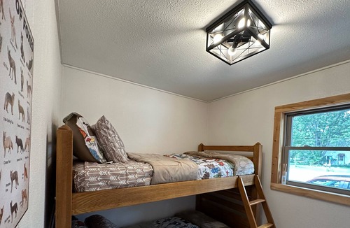 Dellwood House | The Fox Den Castle Rock Lake Family Getaway