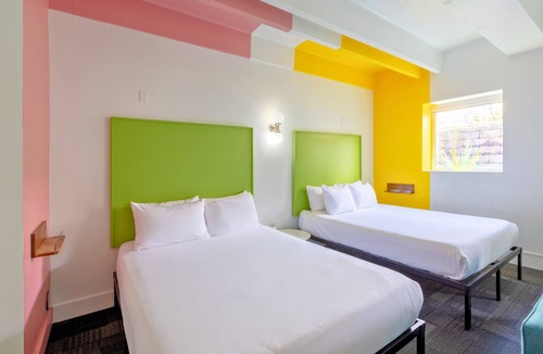 East Hill Hotel | The Gallatin (Queen Suite 111) 2 Queen Beds