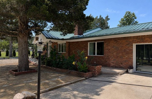 Edmond House | The Garden Retreat