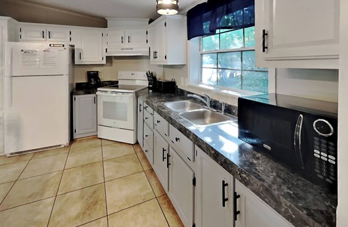 Put-in-Bay House | The Gathering Place You've Needed | 10 ppl | IC27