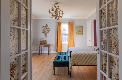 Amarillo Cottage | The Gem on Harrison.Have fun with the whole family at this stylish place.
