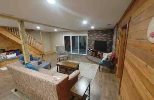 Alger Cabin | The Getaway Cabin W/Indoor hot tub and sauna.