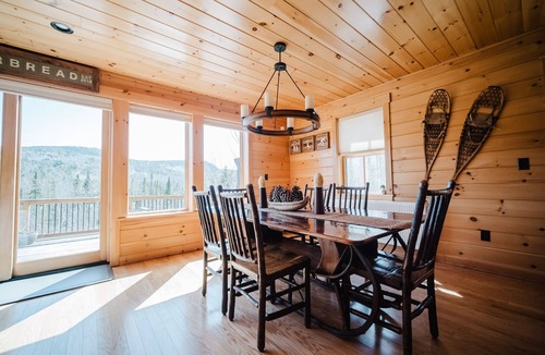 Bethel House | "The GingerBread" 10 min from Sunday River with a Hot Tub to come home to!