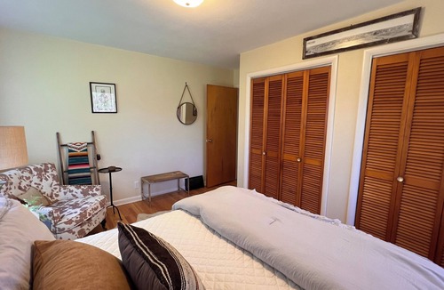 Hayward Cottage | The Golf Cottage, located close to downtown Hayward and Hayward Golf Course.