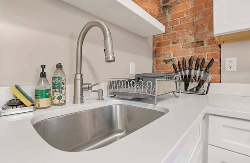 Victorian Village Apartment | The Goodale Overlook - 2 Bed 3 Bath