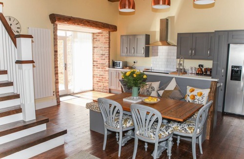 Durham Cottage | THE GRANARY, pet friendly, with hot tub in Durham