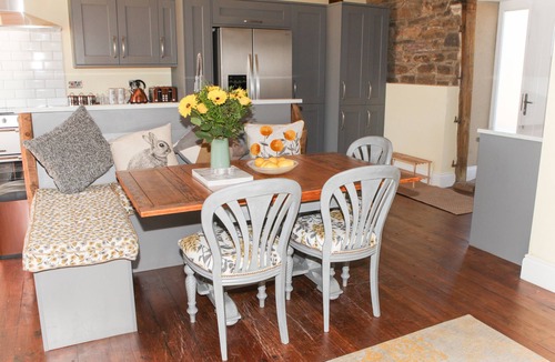 Durham Cottage | THE GRANARY, pet friendly, with hot tub in Durham