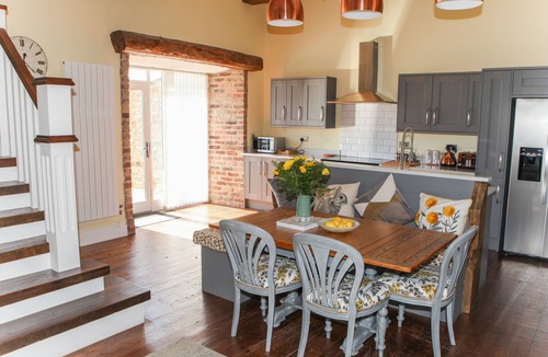 Durham Cottage | THE GRANARY, pet friendly, with hot tub in Durham