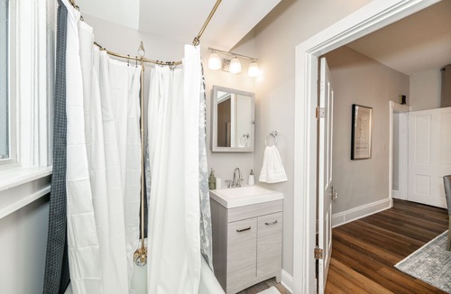 Ludlow House | The Grand Elm House – Updated 4 BDR Just Minutes from Downtown!