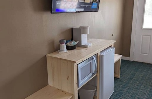 Munising Hotel | The Greenland Motel - Room No.3
