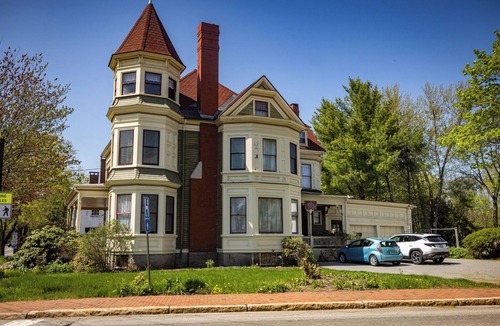 Southern Coast House | The Gregory House in Southern Maine close to many beaches & popular destinations