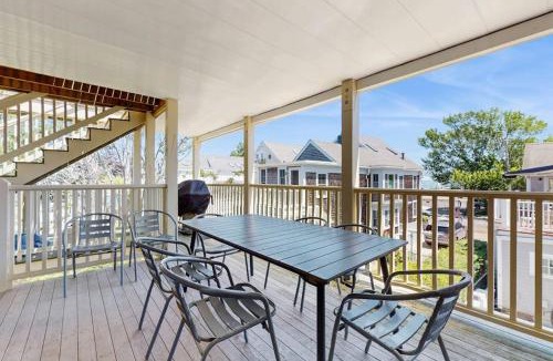 Commercial Street House | The Grey Lady