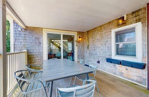 Commercial Street House | The Grey Lady