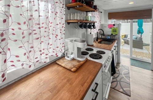 Dennis Port Cottage | The Grey Pearl: Cozy Coastal Retreat