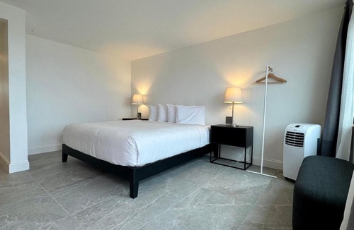 Grand Marais Hotel | The Harbor Inn