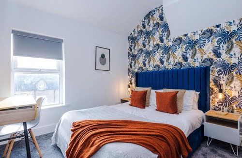 Harrogate City Centre Apartment | The Harrogate Hub - 6 Bedrooms & Pool Table