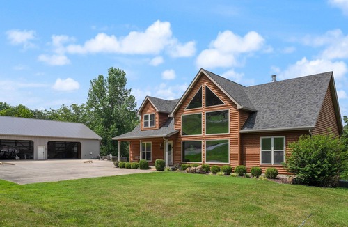 Clarkson House | The Hawk's Nest, a 2 Acre 7 Bedroom 5 bath property with 15 beds.