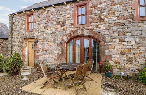 Wing Cottage | THE HAYLOFT, pet friendly, with hot tub in Brampton, Cumbria
