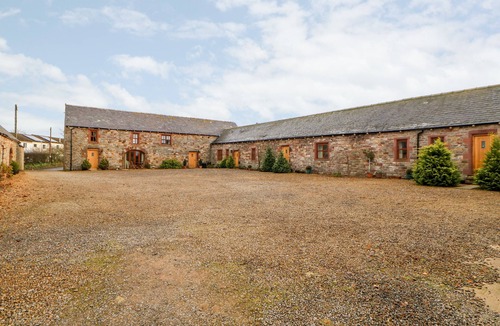 Wing Cottage | THE HAYLOFT, pet friendly, with hot tub in Brampton, Cumbria