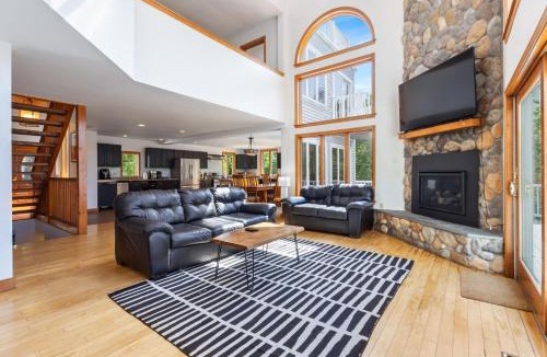 Sunday River Area House | The Heights - Mountain Views, Hot Tub, Pool home
