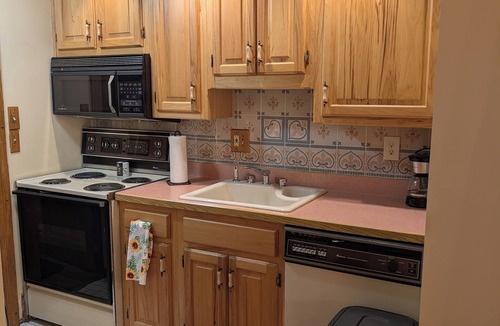 Fort Wayne Apartment | The Heritage Hideaway inside historic location