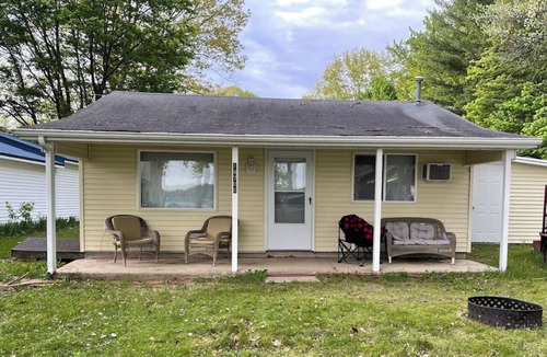 Le Roy Cottage | The Hidden Gem - a tranquil relaxing Lake cottage!