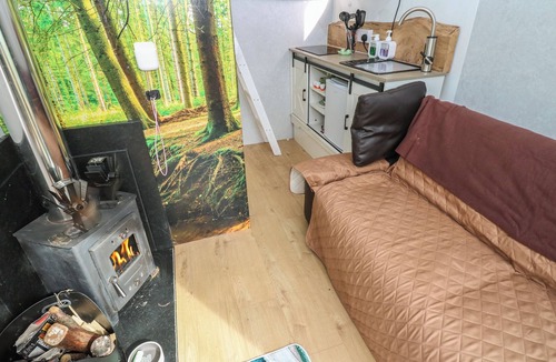 Blaydon on Tyne Cottage | THE HORSE BOX, pet friendly, country holiday cottage in Rowlands Gill