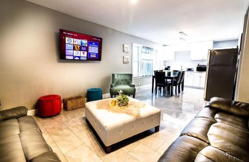 Niagara Falls House | The Horseshoe Villa-6br 2 BA near the falls