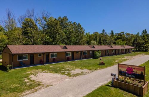 St Ignace Hotel | The Inn at Shady Pines