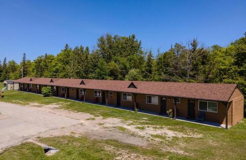 St Ignace Hotel | The Inn at Shady Pines