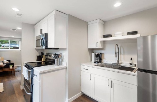 Sioux Falls Apartment | The King Suite | Mid Century & Spacious