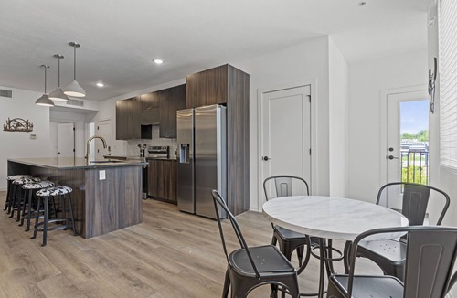 Shawnee Apartment | The Kingdom - Walkable + Dog Park+Outdoor Space