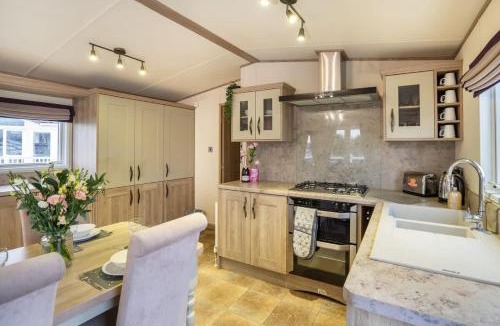 Prestonpans House | The Kingsbarns Luxe Lodge at Seton Sands - Pool - Beach Access - Starlink - Sleeps 6