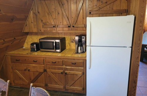 Frankfort House | The Koal-Mine-Inn - Fun and Charming with Lots of Character, Air Conditioning, and a Great Location! Also dog-friendly!