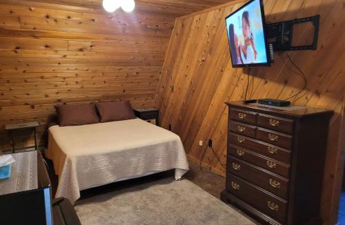 Frankfort House | The Koal-Mine-Inn - Great Location and AC!