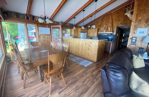 Maple City Cottage | The Lake House - South Cub Cottage