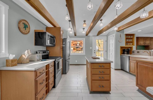 Lexington House | The Lakeview Lookout - Gorgeous Lake Views!