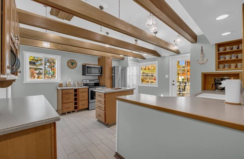 Lexington House | The Lakeview Lookout - Gorgeous Lake Views!