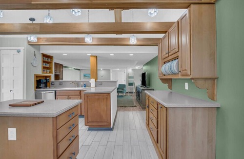 Lexington House | The Lakeview Lookout - Gorgeous Lake Views!