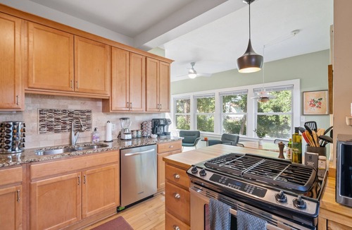 Linden Hills House | The Linden Hills Retreat by Lake Harriet, Parks, Restaurants
