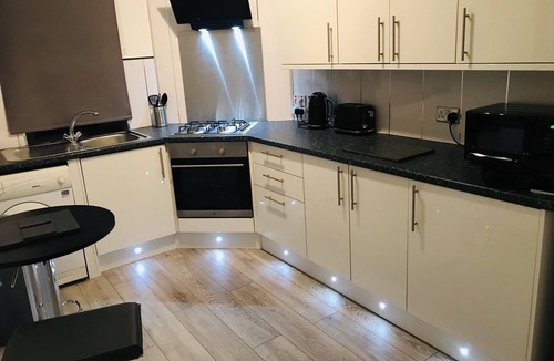 Port Glasgow Apartment | THE LION’S REST - BOUTIQUE APARTMENT SUITE.