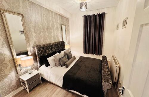 Port Glasgow Apartment | THE LION’S REST - BOUTIQUE APARTMENT SUITE.