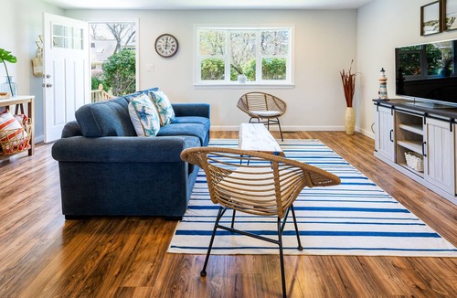 Forestdale House | The Little Ranch - A contemporary coastal retreat!