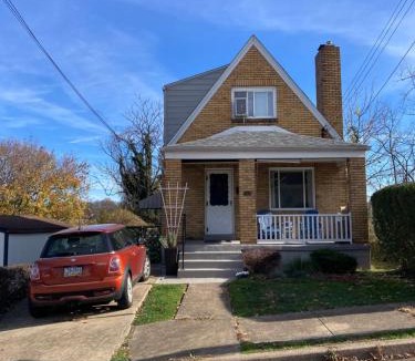 Swissvale House | The Lloyd Little House
