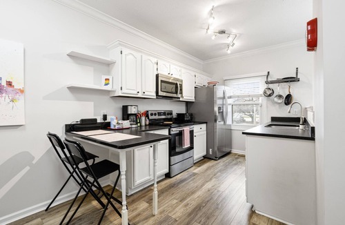 Cole-Noble District House | The Lockerbie Townhouse is conveintly located to all things downtown Indy