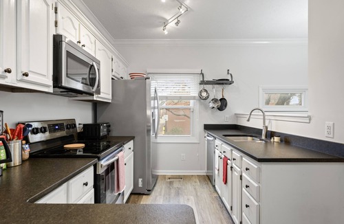 Cole-Noble District House | The Lockerbie Townhouse is conveintly located to all things downtown Indy