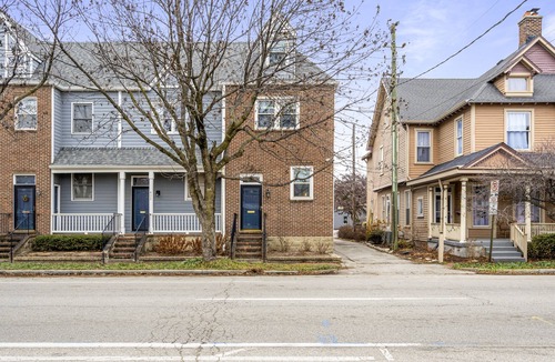 Cole-Noble District House | The Lockerbie Townhouse is conveintly located to all things downtown Indy